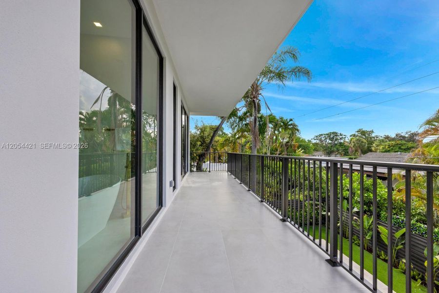 Exterior details and patio area of a home in , Miami (Image 30).