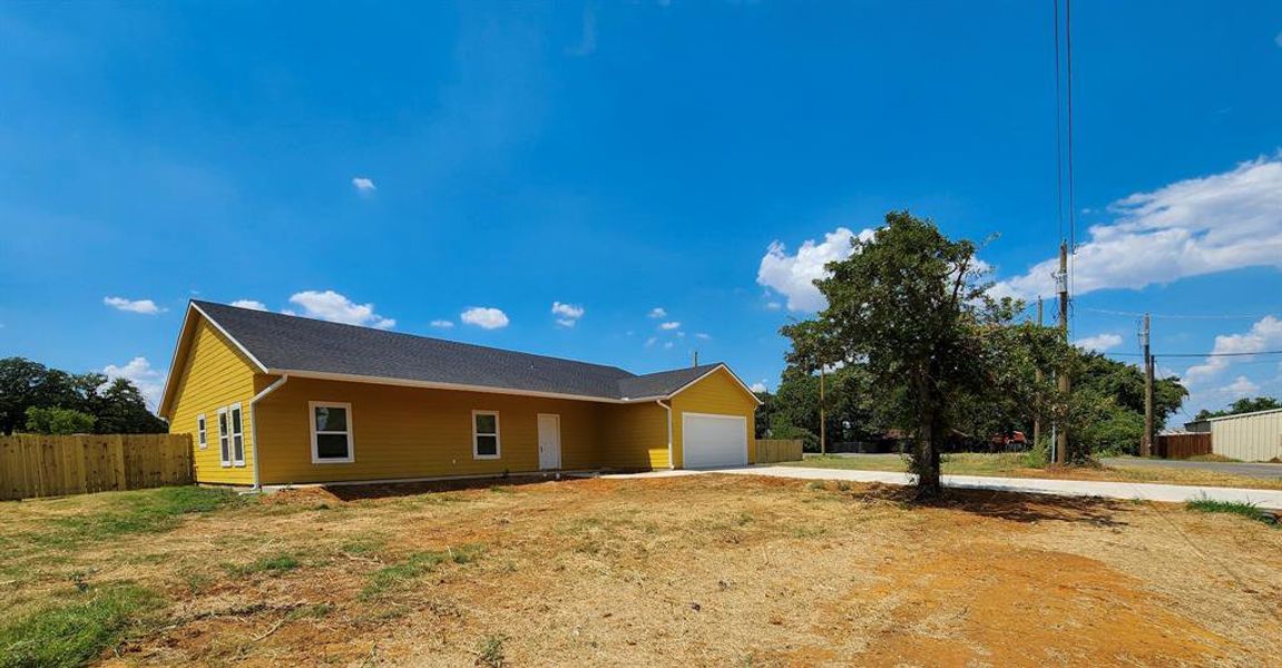 Exterior details and patio area of a home in , Kennedale (Image 3).