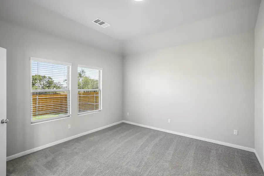 Spacious, unfurnished interior of a new home in Trinity Ranch, Elgin (Image 23).