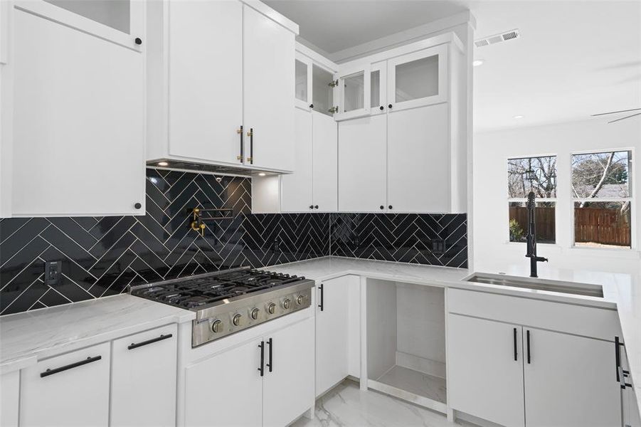 Furnished interior view inside a new home in , Dallas (Image 9).