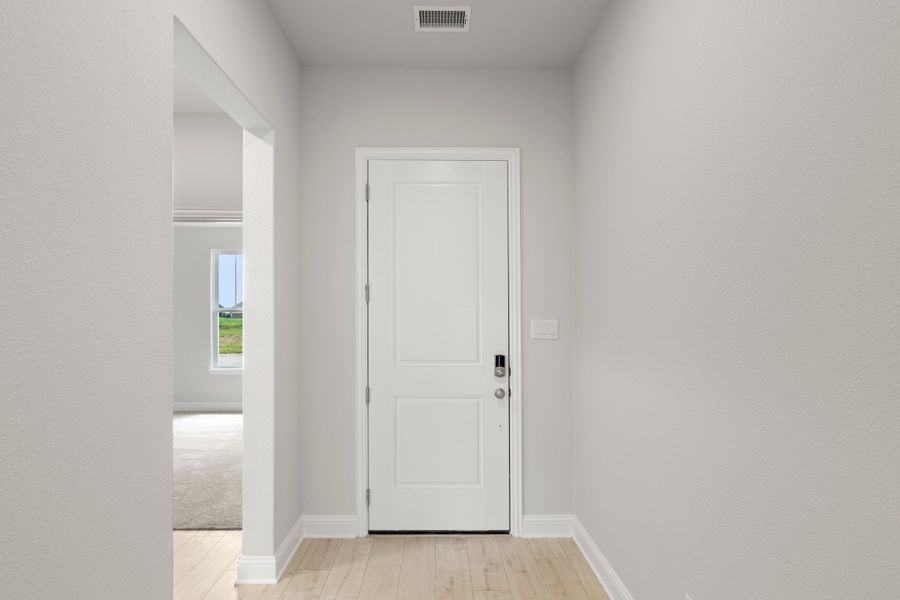 Spacious, unfurnished interior of a new home in Creekside, Royse City (Image 26).