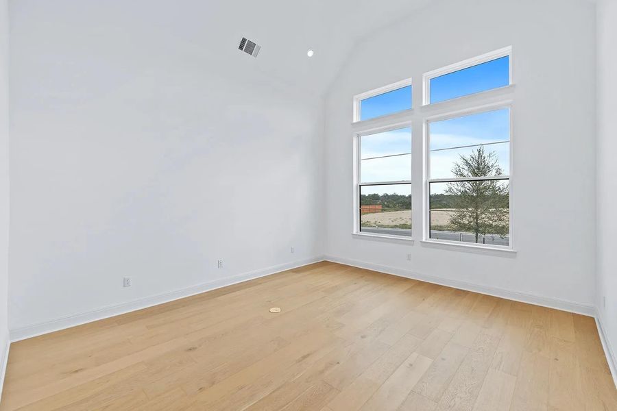 Spacious, unfurnished interior of a new home in Lariat - 70', Liberty Hill (Image 19).