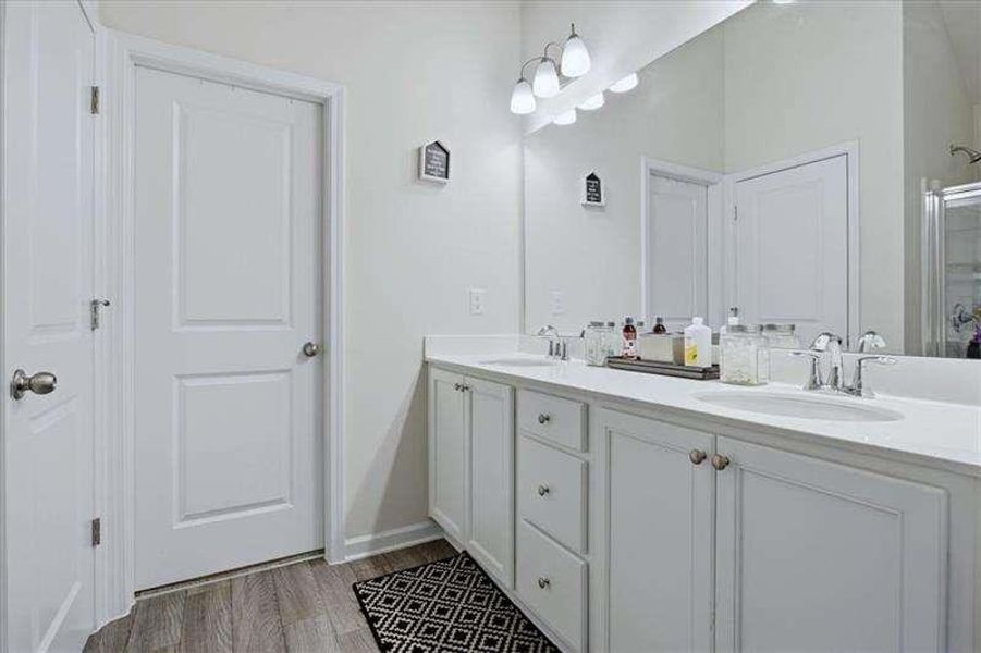 Furnished interior view inside a new home in Tell River, Atlanta (Image 36). Furnished interior view inside a new home in Tell River, Atlanta (Image 36).