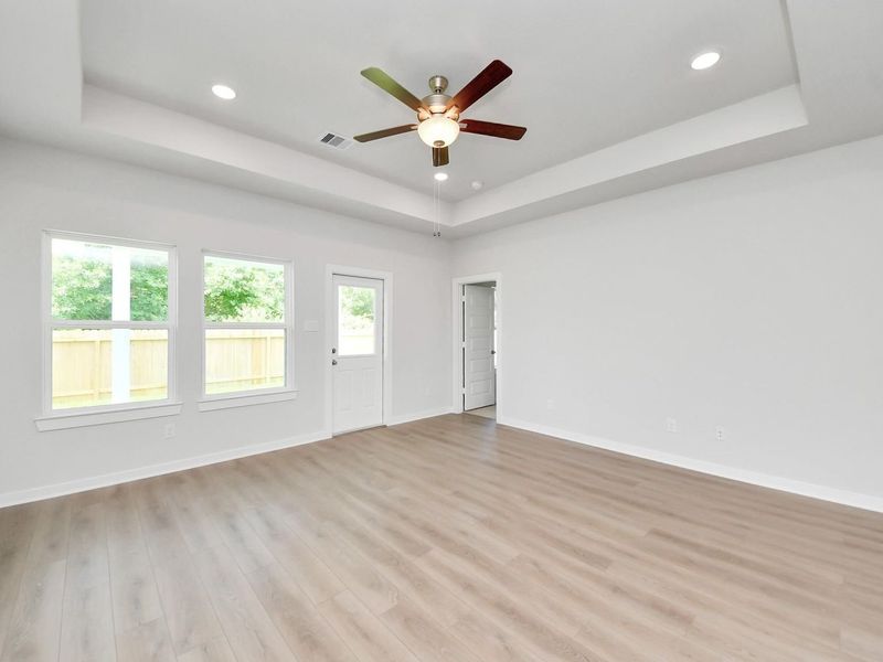Spacious, unfurnished interior of a new home in Caney Creek Place, Conroe (Image 17).