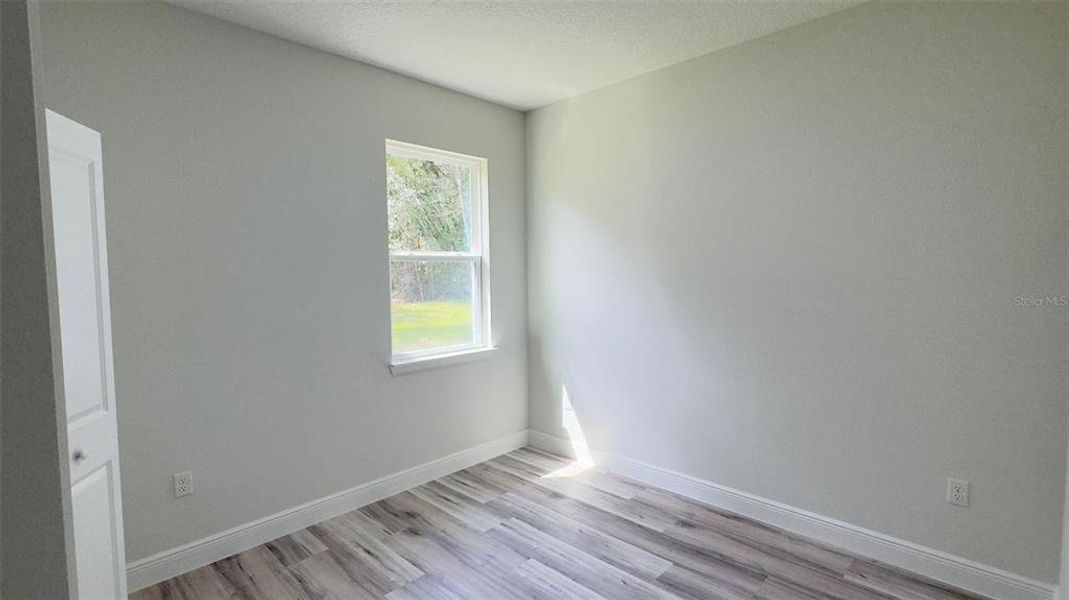 Spacious, unfurnished interior of a new home in , Citrus Springs (Image 6).