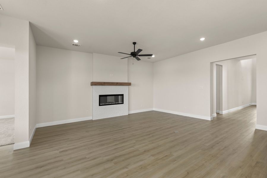 Spacious, unfurnished interior of a new home in Ten Mile Creek, Celina (Image 20).
