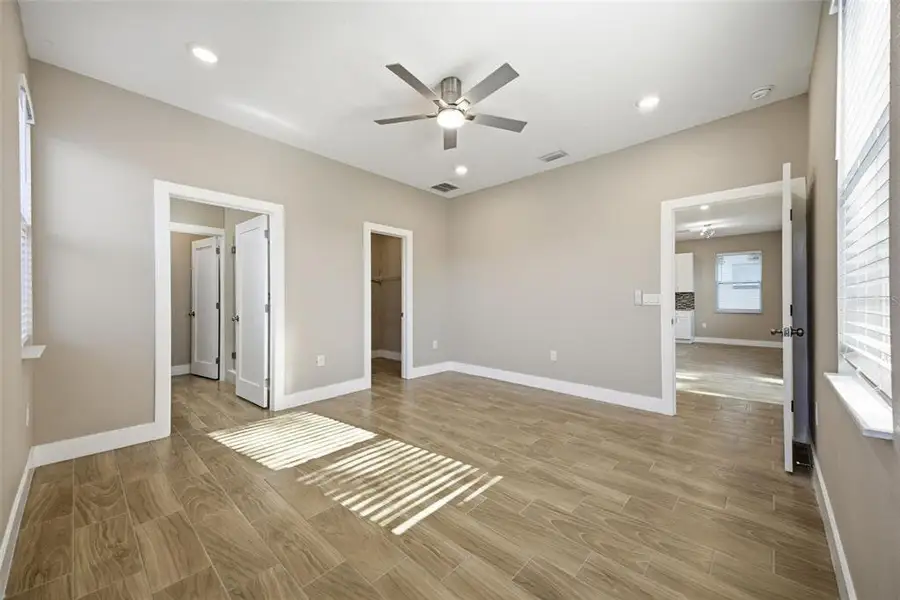 Spacious, unfurnished interior of a new home in , Tampa (Image 24).