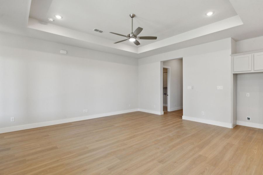 Spacious, unfurnished interior of a new home in Painted Tree Lakeside, McKinney (Image 18).