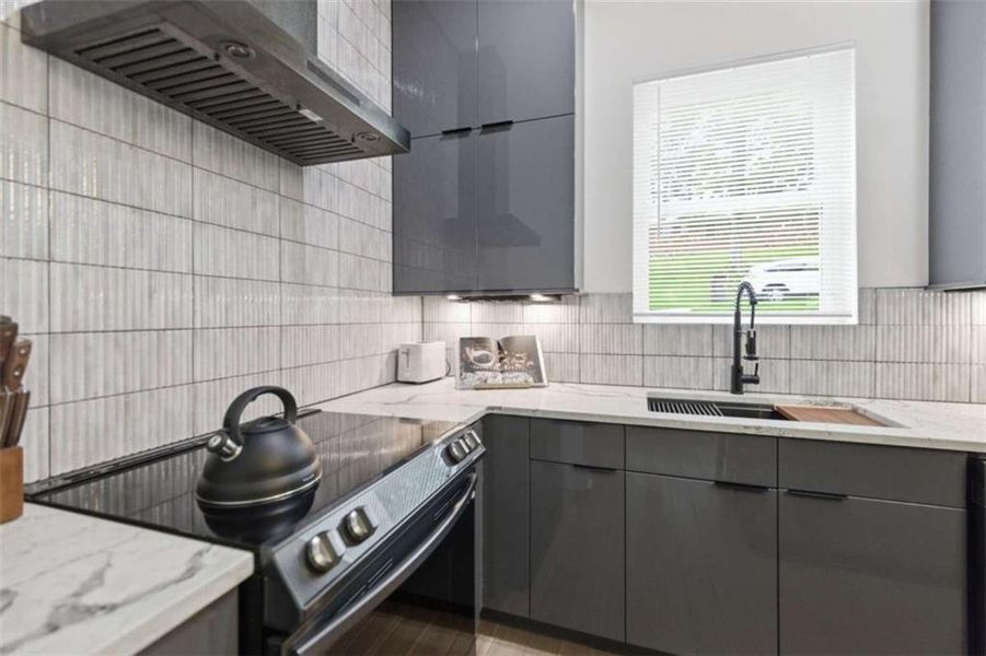 Furnished interior view inside a new home in , Atlanta (Image 41).