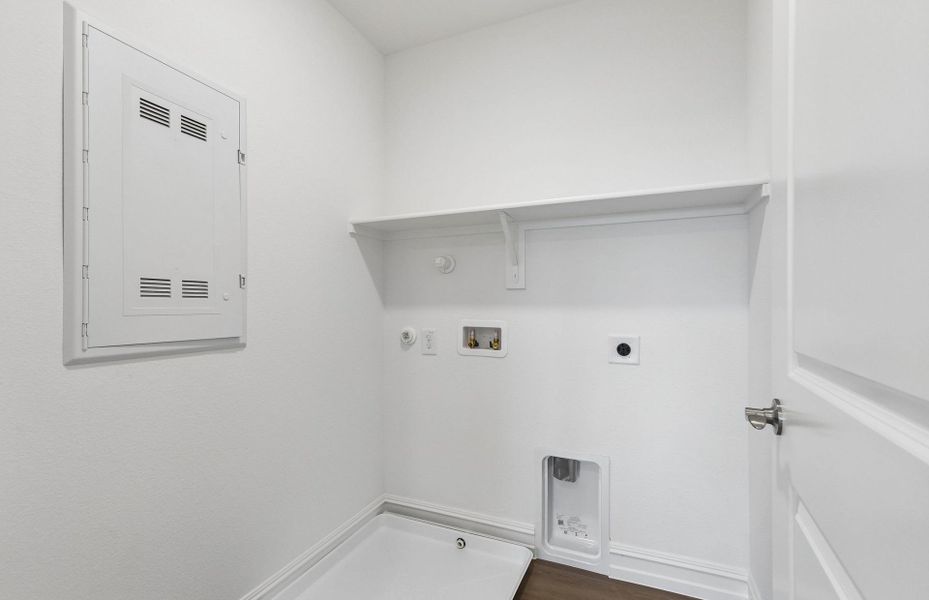 Spacious, unfurnished interior of a new home in Ribbonwood, Aubrey (Image 20).