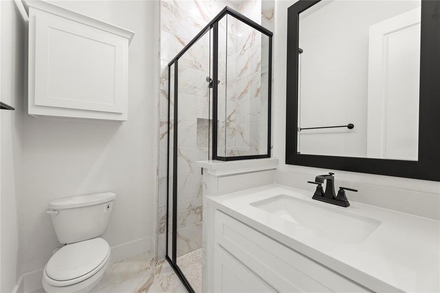 13. 15202 Reunion - 2ND Bath