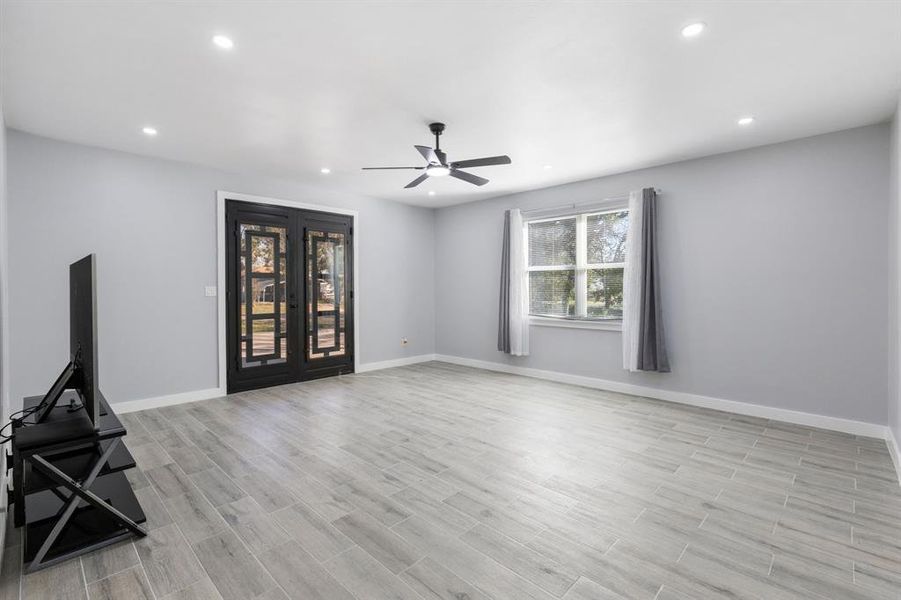 Spacious, unfurnished interior of a new home in , Pecan Gap (Image 21).