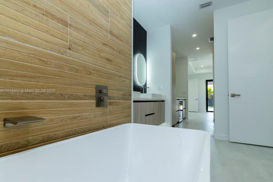 Furnished interior view inside a new home in , Cape Coral (Image 10).