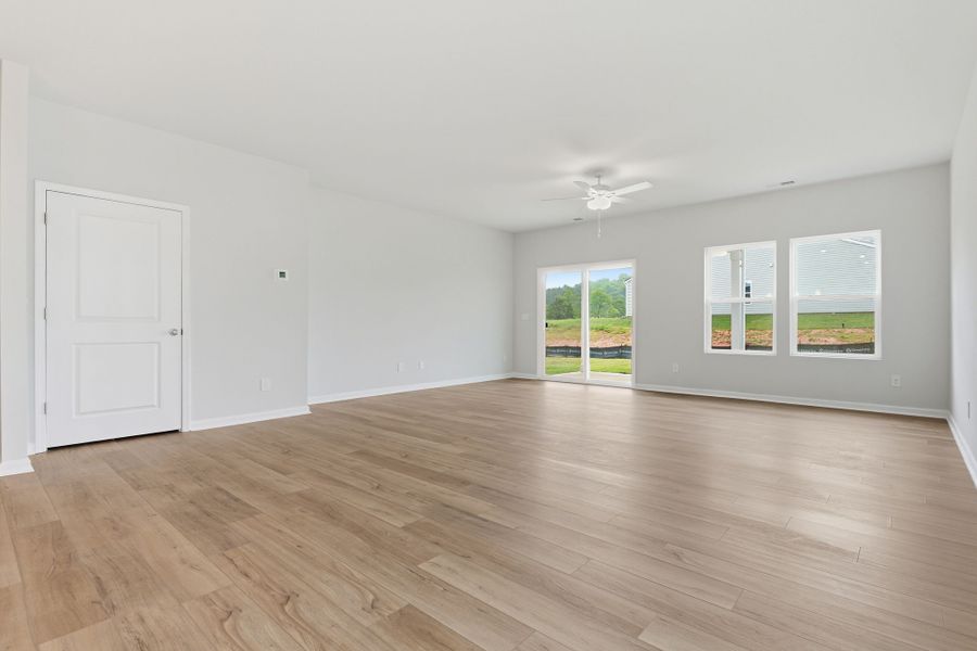 Spacious, unfurnished interior of a new home in Piper Creek, Newton (Image 25).