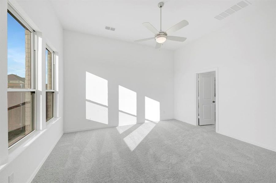 Spacious, unfurnished interior of a new home in Lily Creek at Sutton Fields, Aubrey (Image 21).