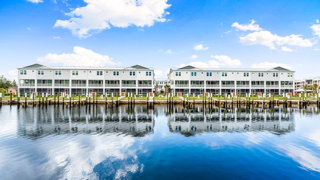 Condo located in Punta Gorda, FL showcasing its design and architecture (Image 6).
