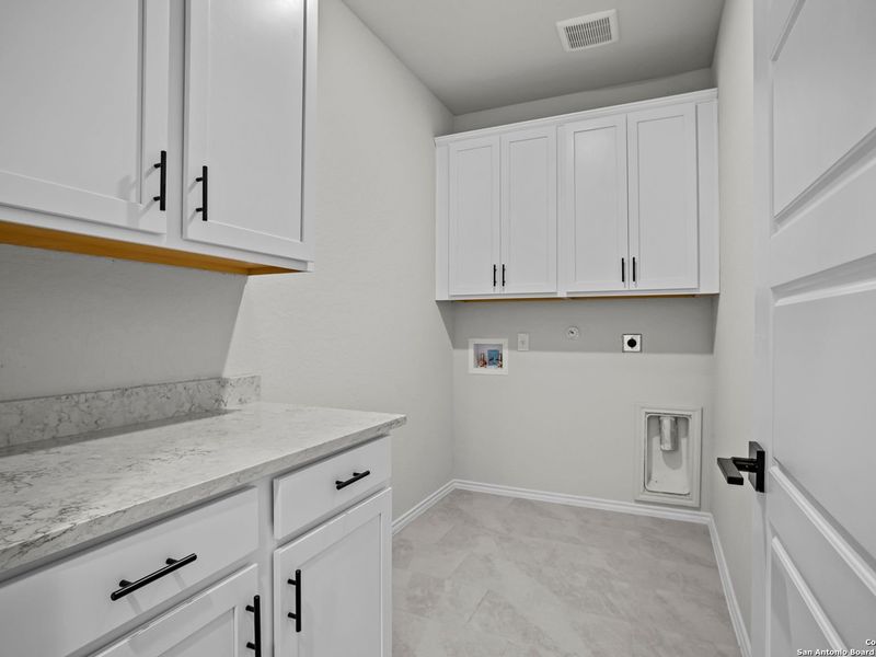 Furnished interior view inside a new home in Horizon Pointe, San Antonio (Image 15). Furnished interior view inside a new home in Horizon Pointe, San Antonio (Image 15).