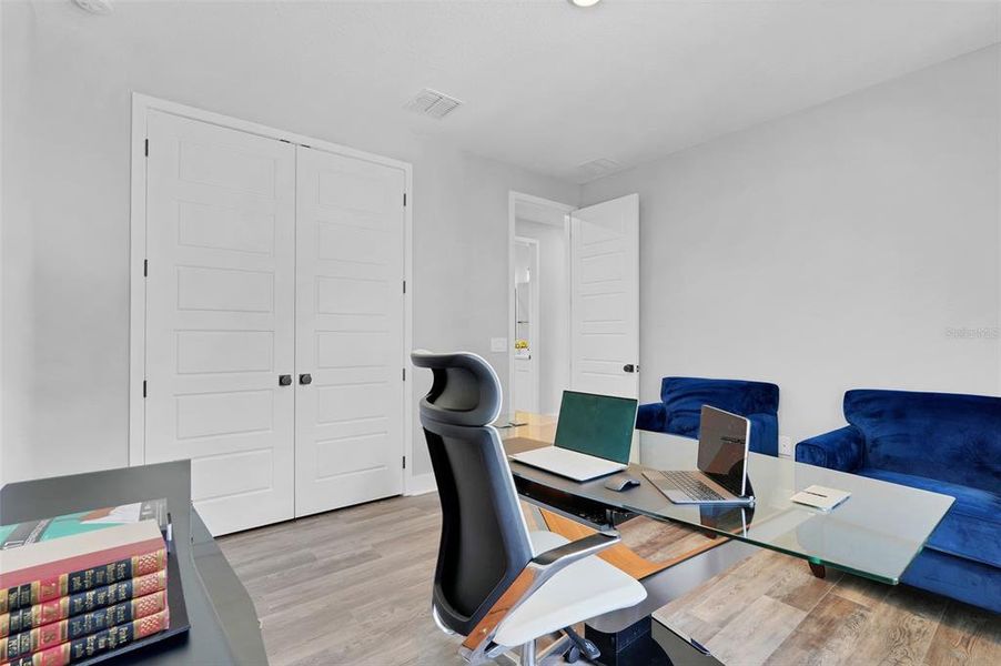 Furnished interior view inside a new home in , Orlando (Image 28).