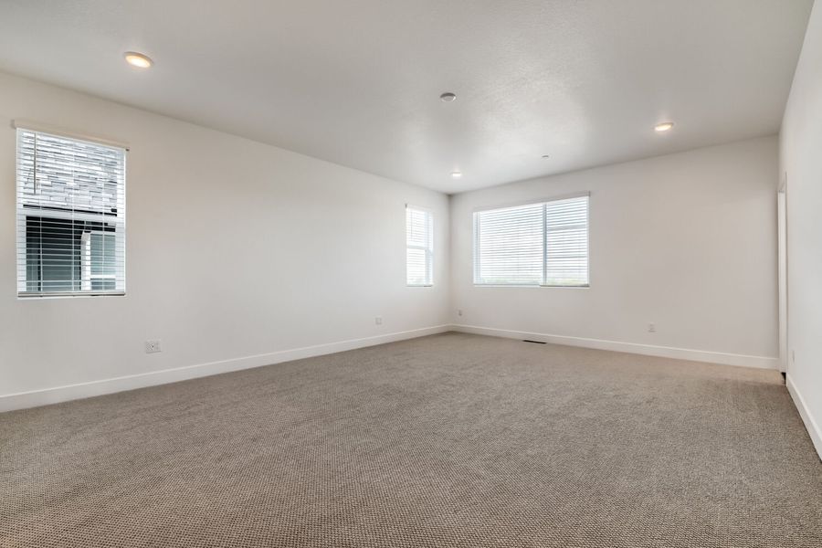 Spacious, unfurnished interior of a new home in Uplands, Westminster (Image 10).