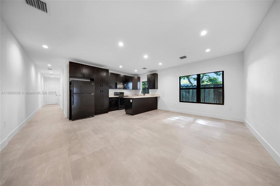 Image 33 of a home in .