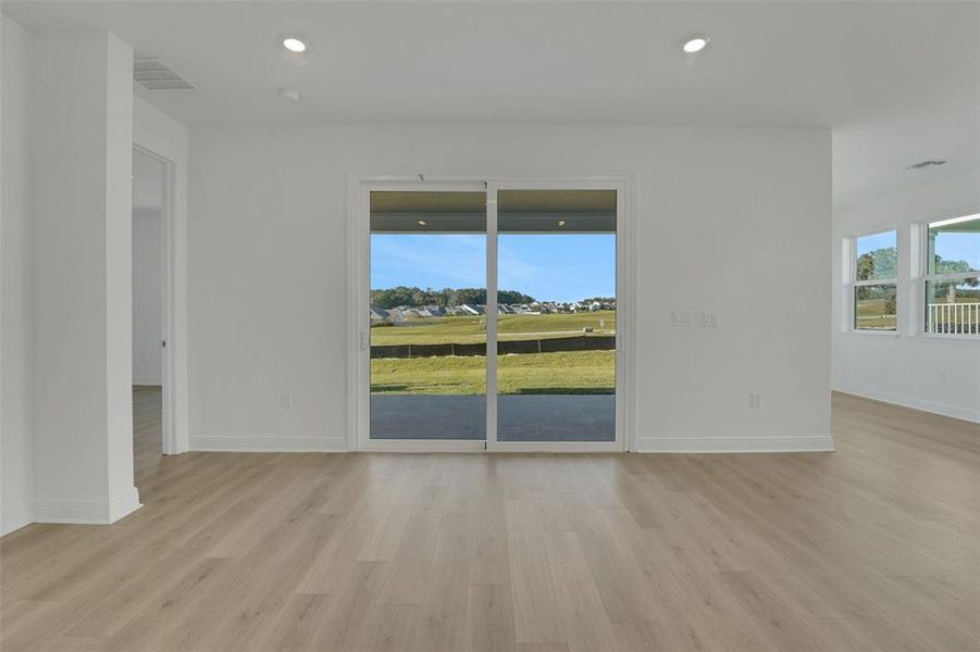 Spacious, unfurnished interior of a new home in Green Key Village, Lady Lake (Image 28). Spacious, unfurnished interior of a new home in Green Key Village, Lady Lake (Image 28).