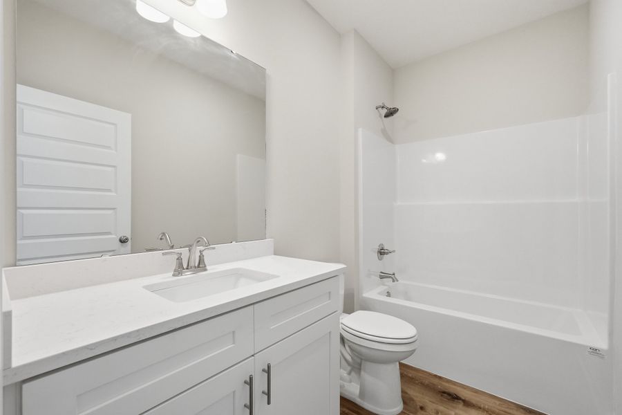 Furnished interior view inside a new home in McCarthy Estates, Defuniak Springs (Image 7).