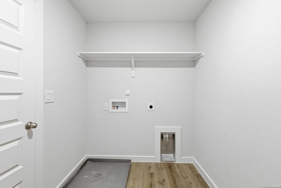 Spacious, unfurnished interior of a new home in Talley Fields, San Antonio (Image 23).