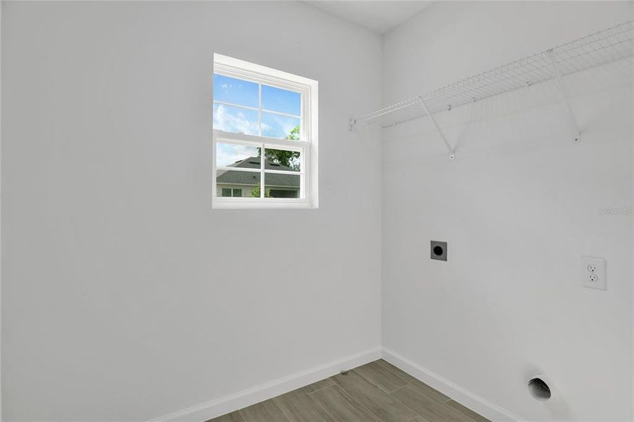 Spacious, unfurnished interior of a new home in , Kissimmee (Image 9).