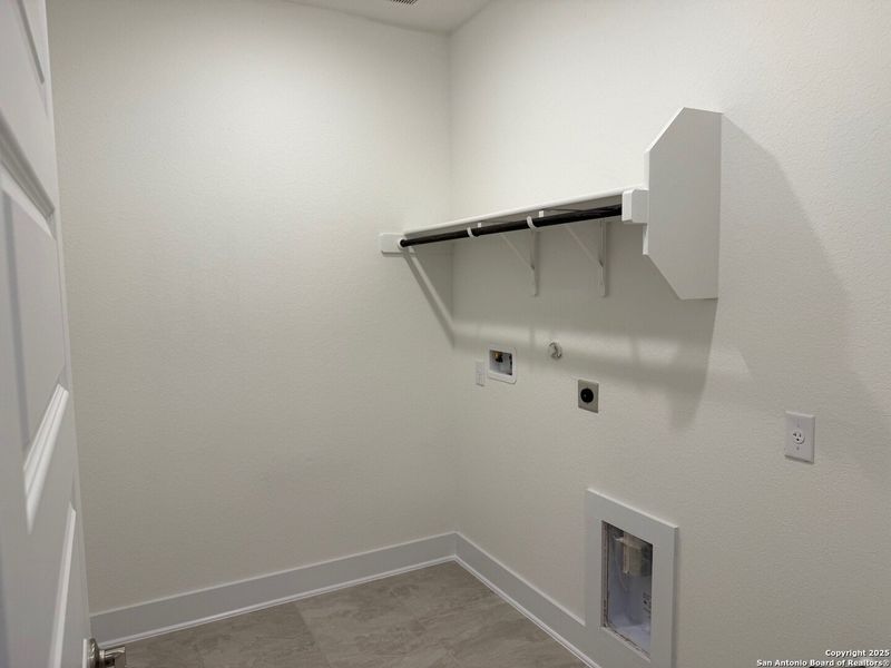 Spacious, unfurnished interior of a new home in Mesa Western, Cibolo (Image 26).