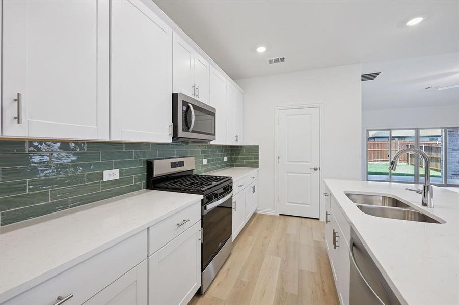 Photo is not of the actual home, but is an inspirational photo of builder’s model home and may depict options, furnishings, and/or decorator features that are not included. Photo is not of the actual home, but is an inspirational photo of builder’s model home and may depict options, furnishings, and/or decorator features that are not included.