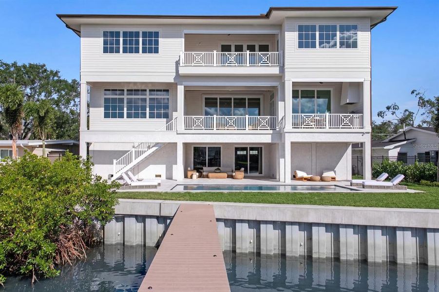 Exterior details and patio area of a home in , Tampa (Image 3).