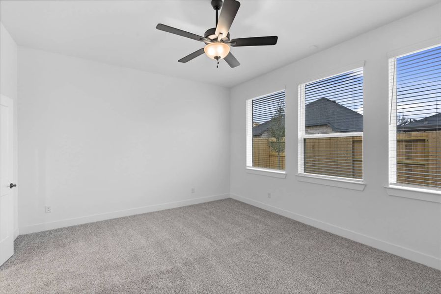 Spacious, unfurnished interior of a new home in Mulberry Farms, Santa Fe (Image 22).