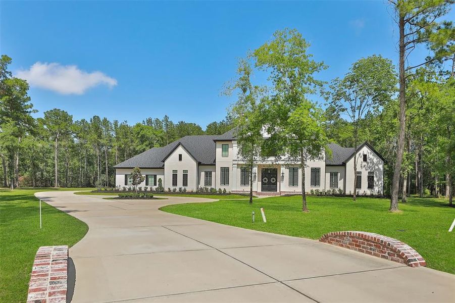 Plenty of driveway for your guest to park with the circle drive and the extra long driveway.