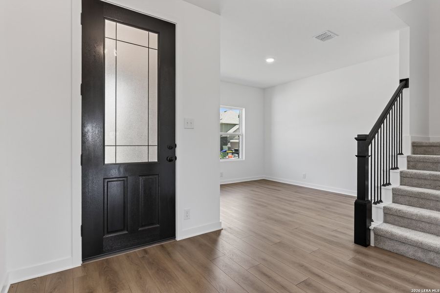 Spacious, unfurnished interior of a new home in Hennersby Hollow, San Antonio (Image 14).
