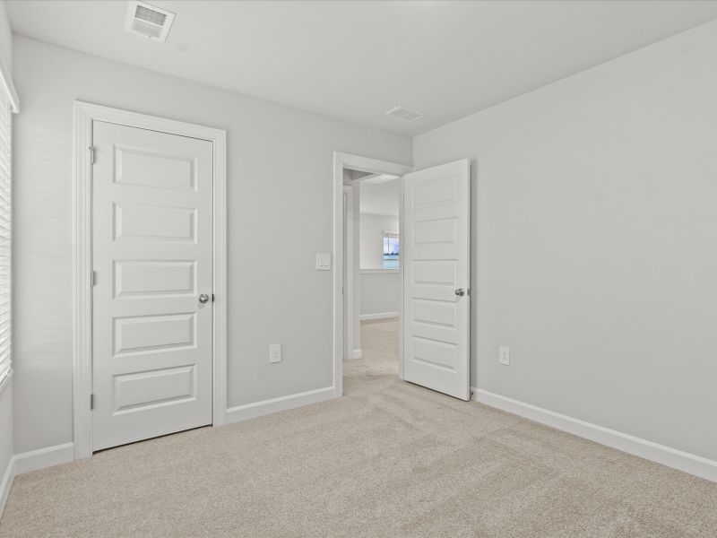Spacious, unfurnished interior of a new home in Village at White Pine, Pendleton (Image 20).
