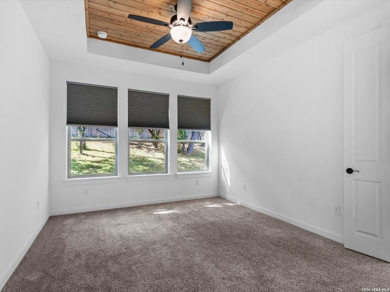Spacious, unfurnished interior of a new home in , Canyon Lake (Image 17).