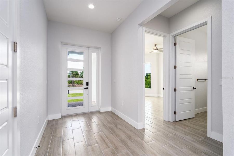 Spacious, unfurnished interior of a new home in , Rotonda West (Image 20).