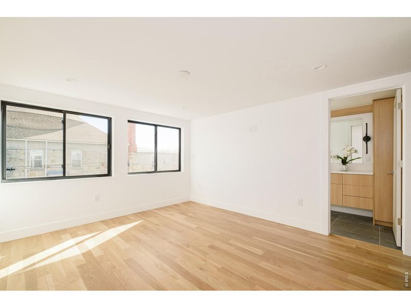Spacious, unfurnished interior of a new home in , Denver (Image 22).