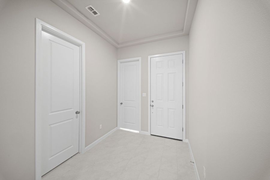 Spacious, unfurnished interior of a new home in Monte Cielo, Weslaco (Image 15).
