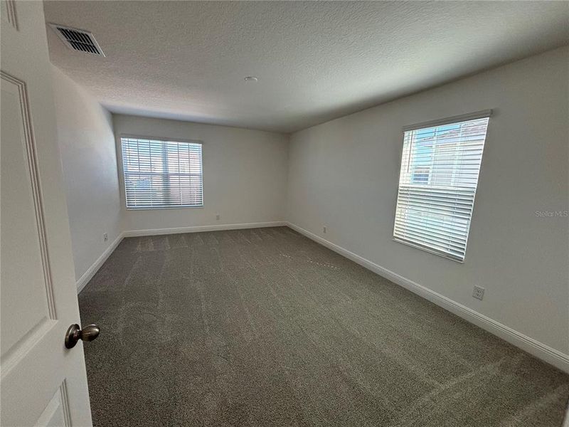 Spacious, unfurnished interior of a new home in Trinity Lakes, Groveland (Image 14).