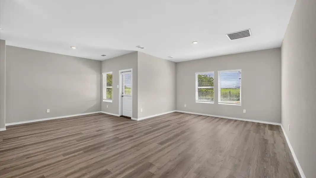 Spacious, unfurnished interior of a new home in Longhorn Estates, Fort Worth (Image 20).