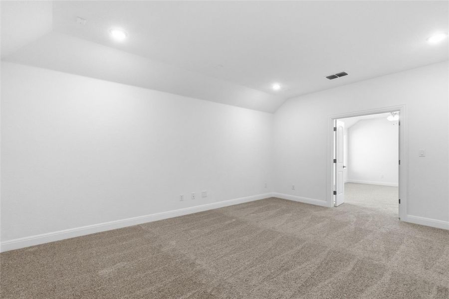 Spacious, unfurnished interior of a new home in Retreat at San Gabriel, Georgetown (Image 33).
