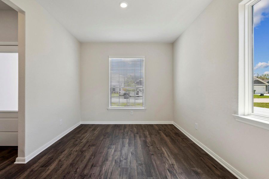 Spacious, unfurnished interior of a new home in Pinewood Trails, Cleveland (Image 15).