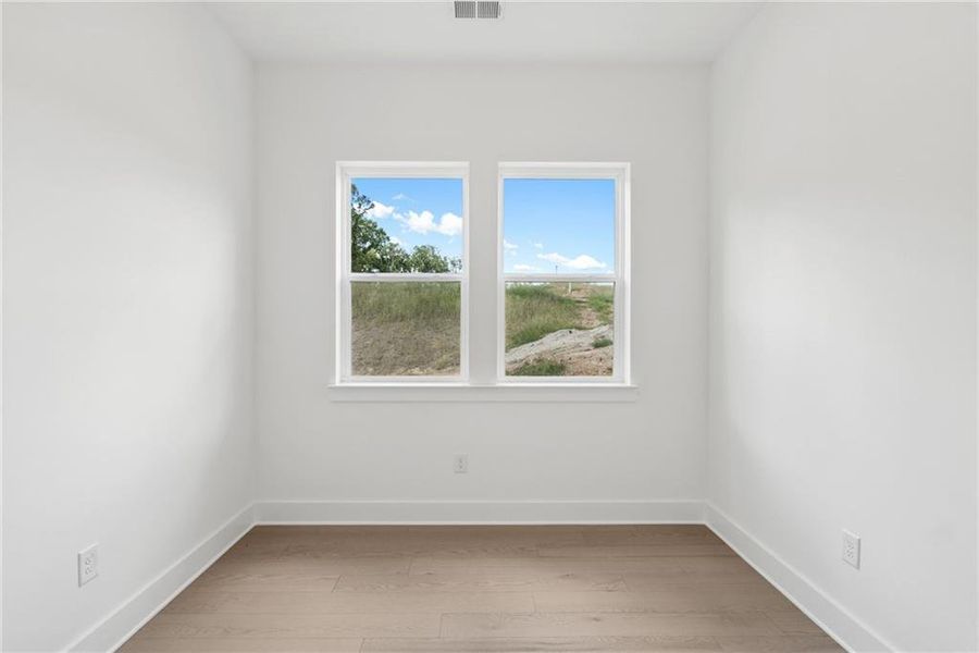 Spacious, unfurnished interior of a new home in , Gainesville (Image 13).