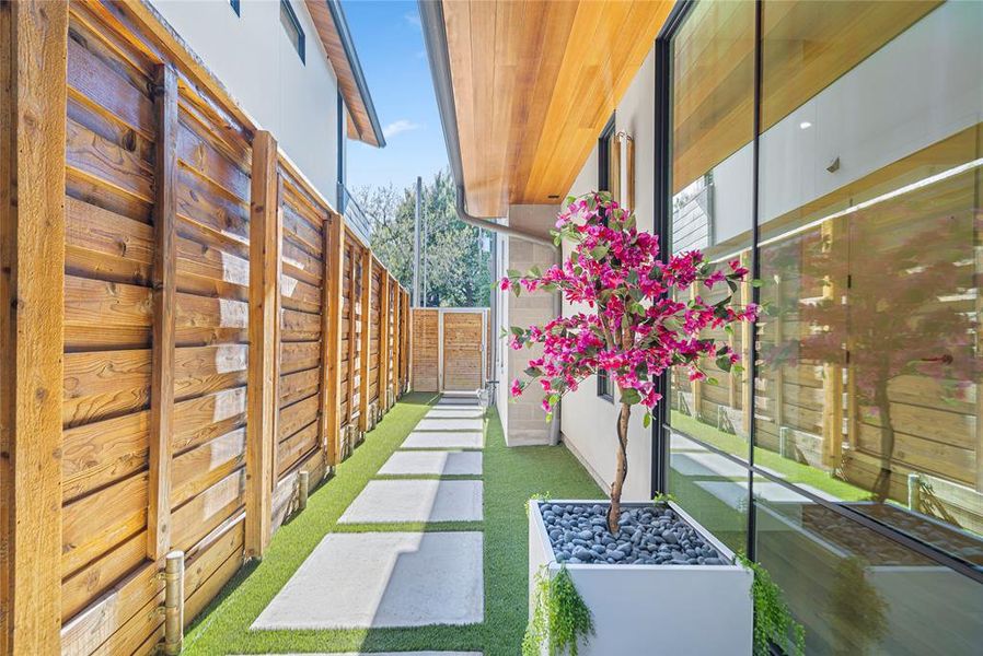 Exterior details and patio area of a home in , Dallas (Image 4).