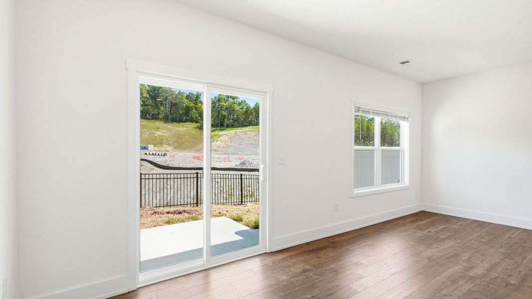 Spacious, unfurnished interior of a new home in Cherokee Crossing, Kodak (Image 12).