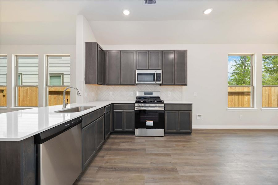 Furnished interior view inside a new home in Meadow Park, Conroe (Image 7).