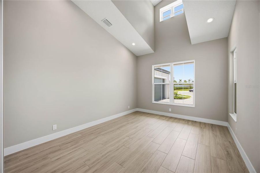 Spacious, unfurnished interior of a new home in Gran Place, Venice (Image 25).