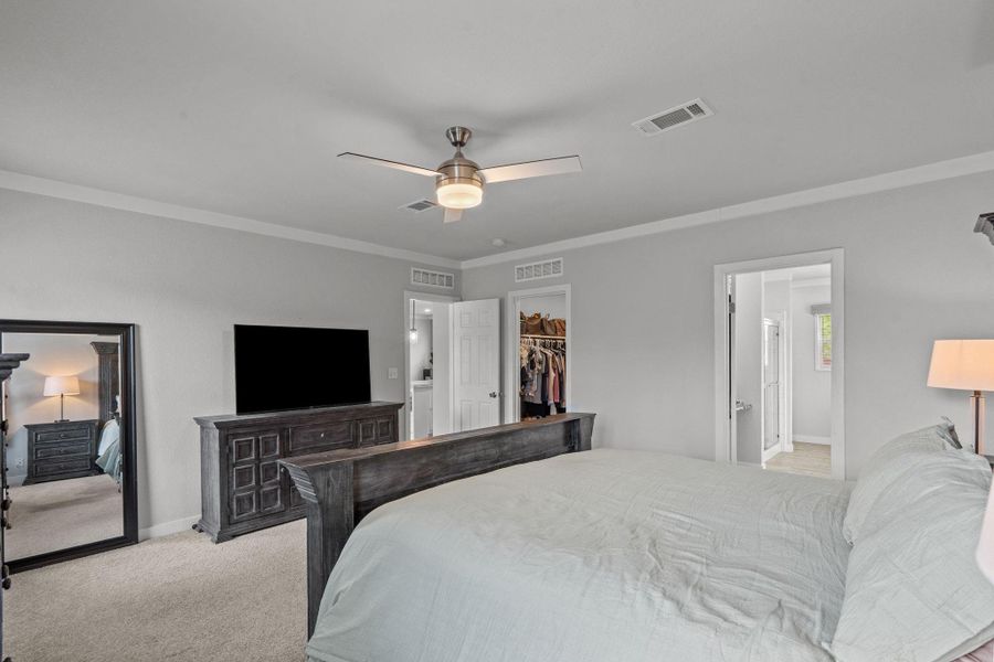 Furnished interior view inside a new home in , Santa Fe (Image 30).