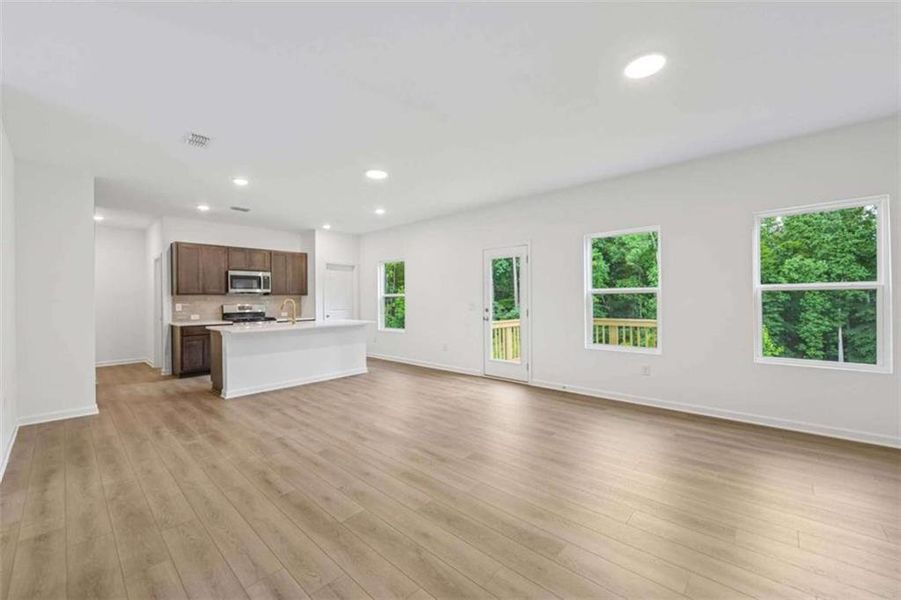 Spacious, unfurnished interior of a new home in The Pointe at Heron Bay, Locust Grove (Image 25).
